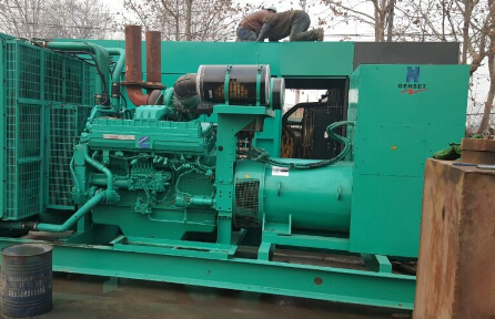 嘉禾发电机组如何判断水冷式机油散热器内部是否需要清洗？